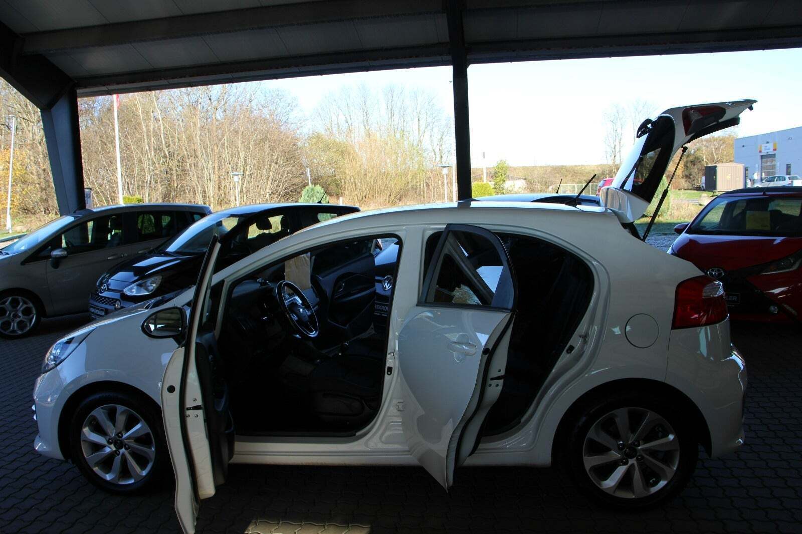 Hvid Kia Rio fra 2017