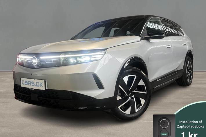 Sølv Opel Grandland fra 2024 set udefra