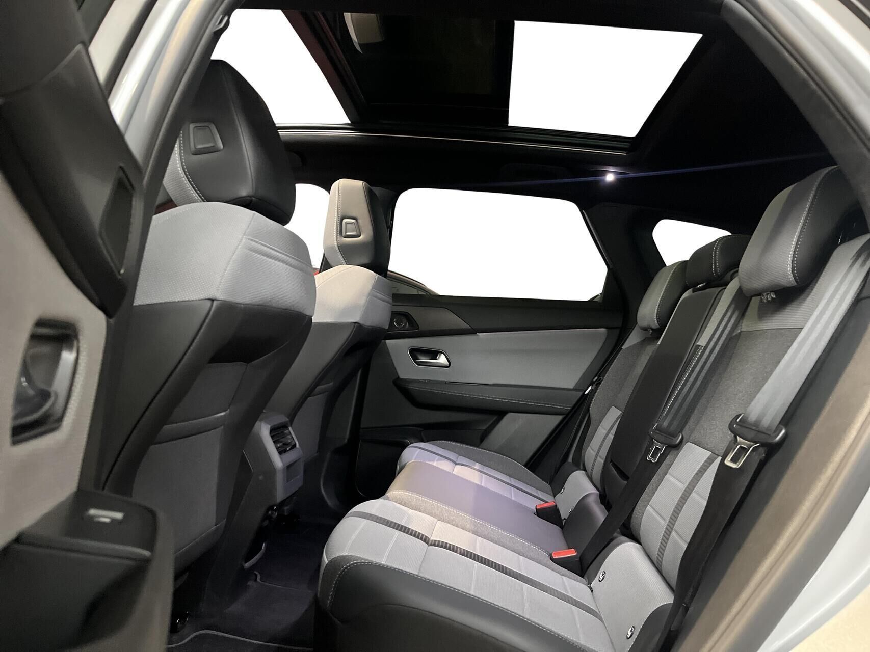 Sølv Opel Grandland fra 2024