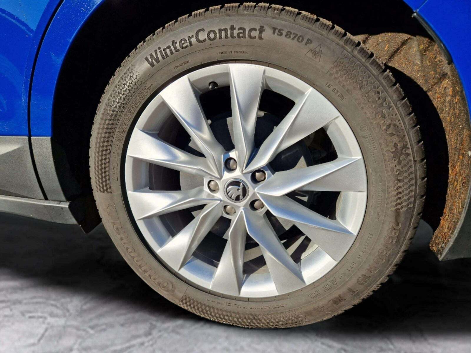 Blå Skoda Enyaq fra 2021