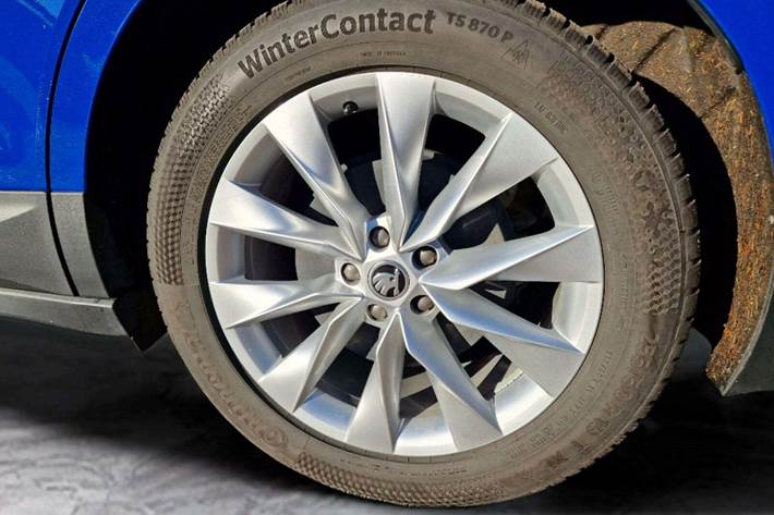 Blå Skoda Enyaq fra 2021