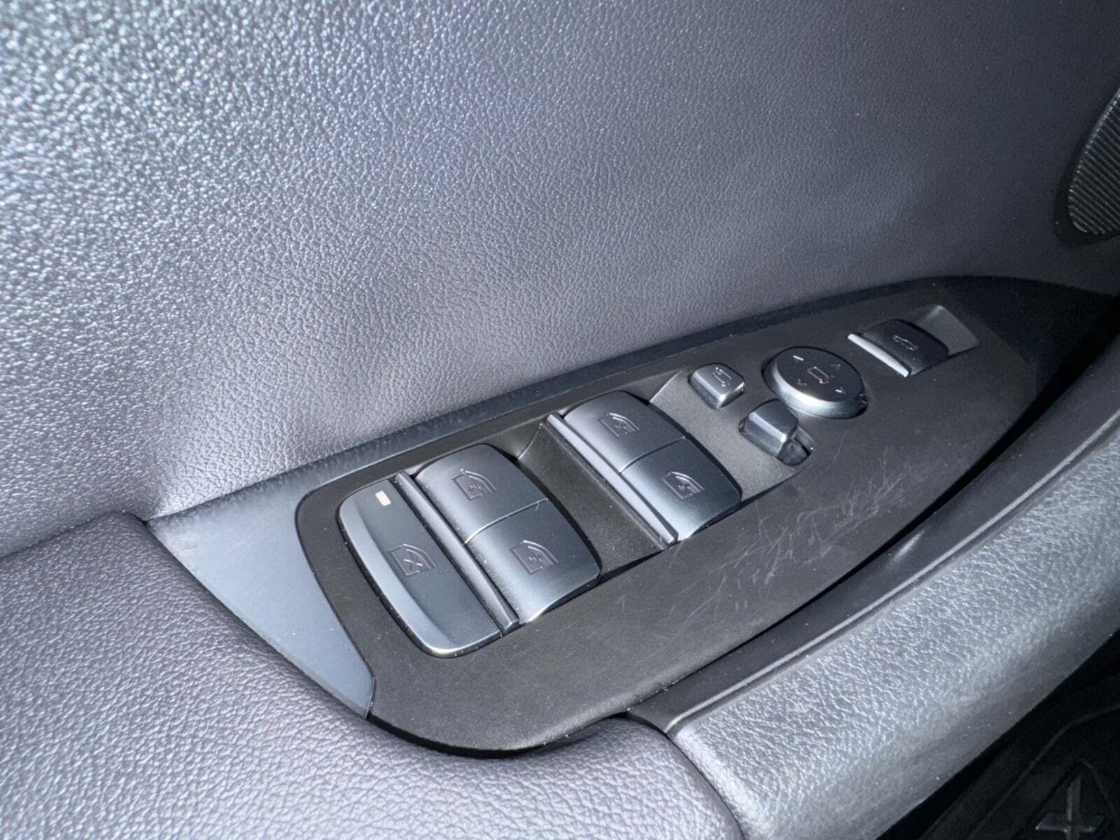 Grå BMW iX3 fra 2021