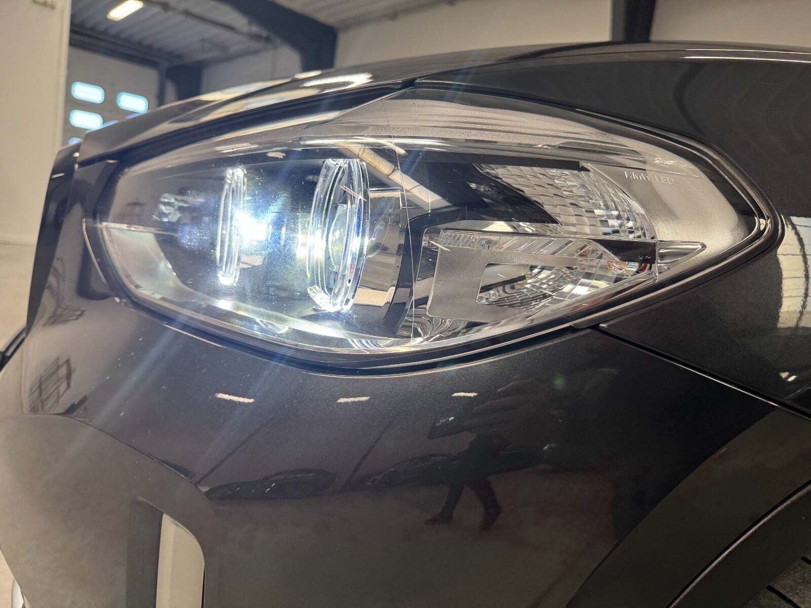 Grå BMW iX3 fra 2021