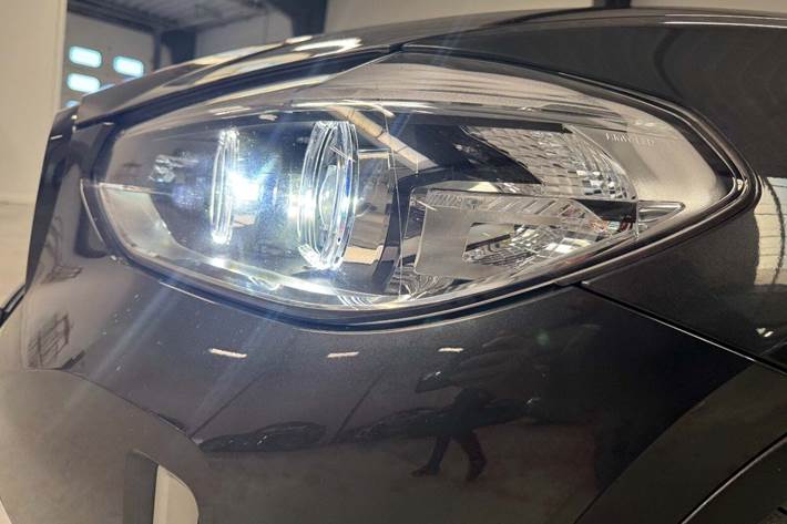 Grå BMW iX3 fra 2021