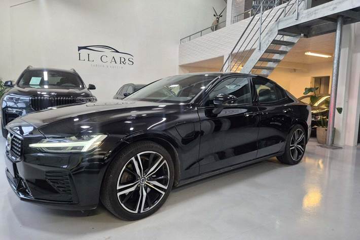 Sort Volvo S60 fra 2022 set udefra