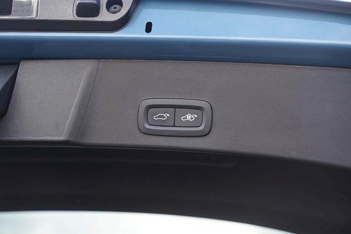 Blå Volvo EX40 fra 2025