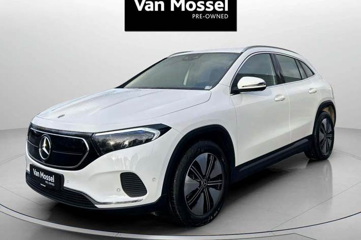Hvid Mercedes EQA250 fra 2024 set udefra