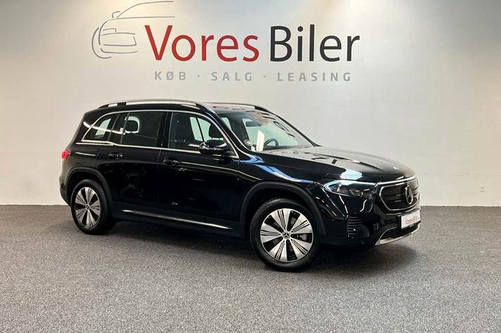 Sort Mercedes EQB250 fra 2023 set udefra