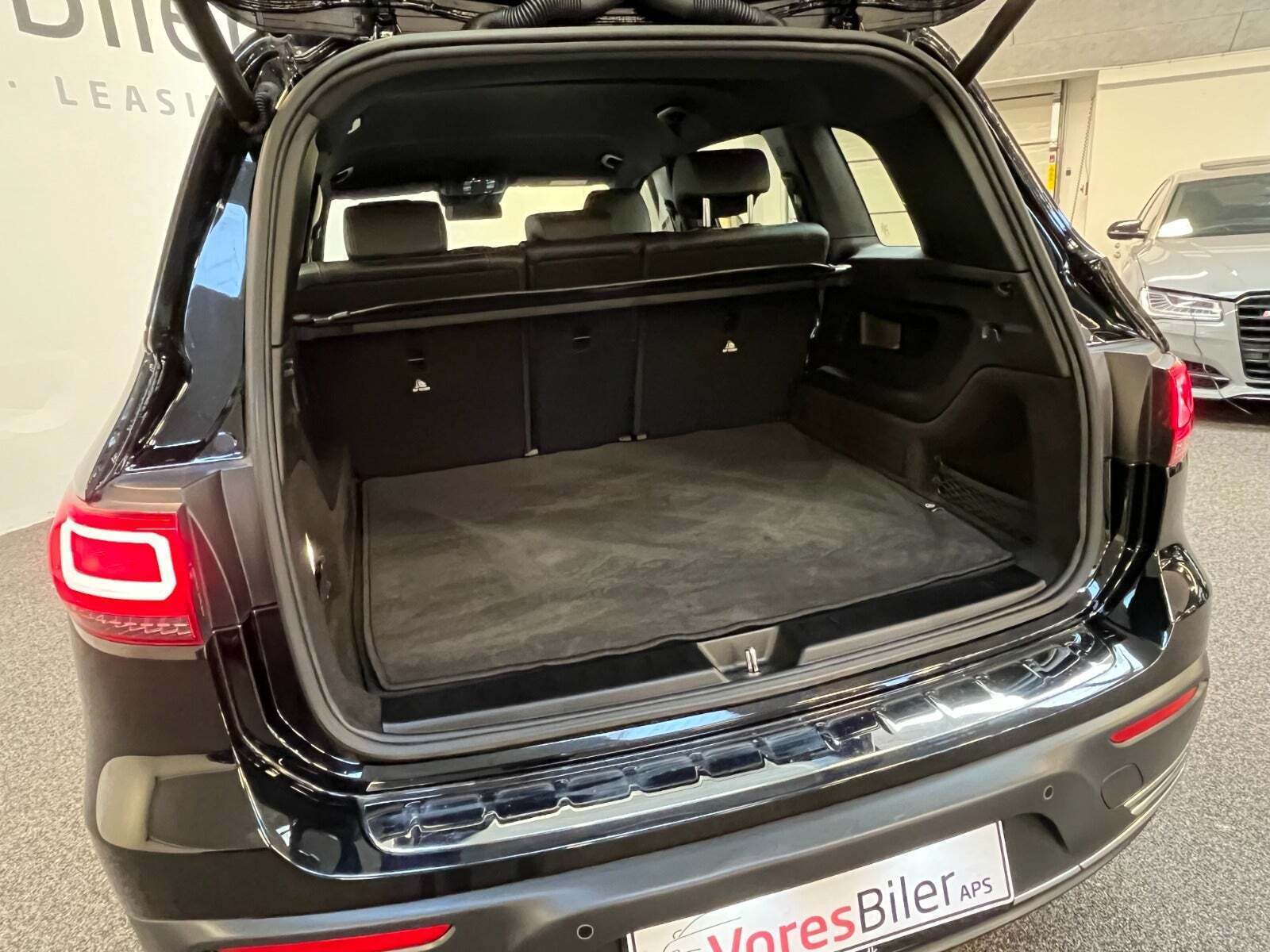 Sort Mercedes EQB250 fra 2023