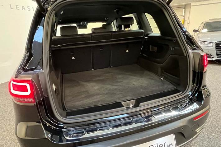 Sort Mercedes EQB250 fra 2023