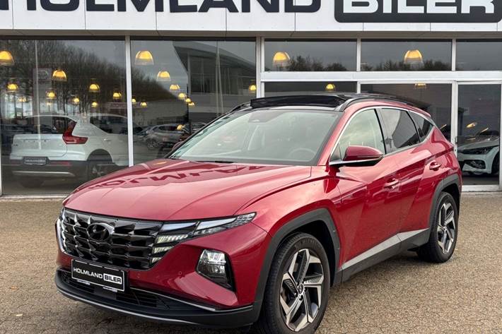 Rød Hyundai Tucson fra 2021 set udefra