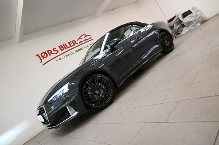 Grå Audi A5 fra 2021 set udefra