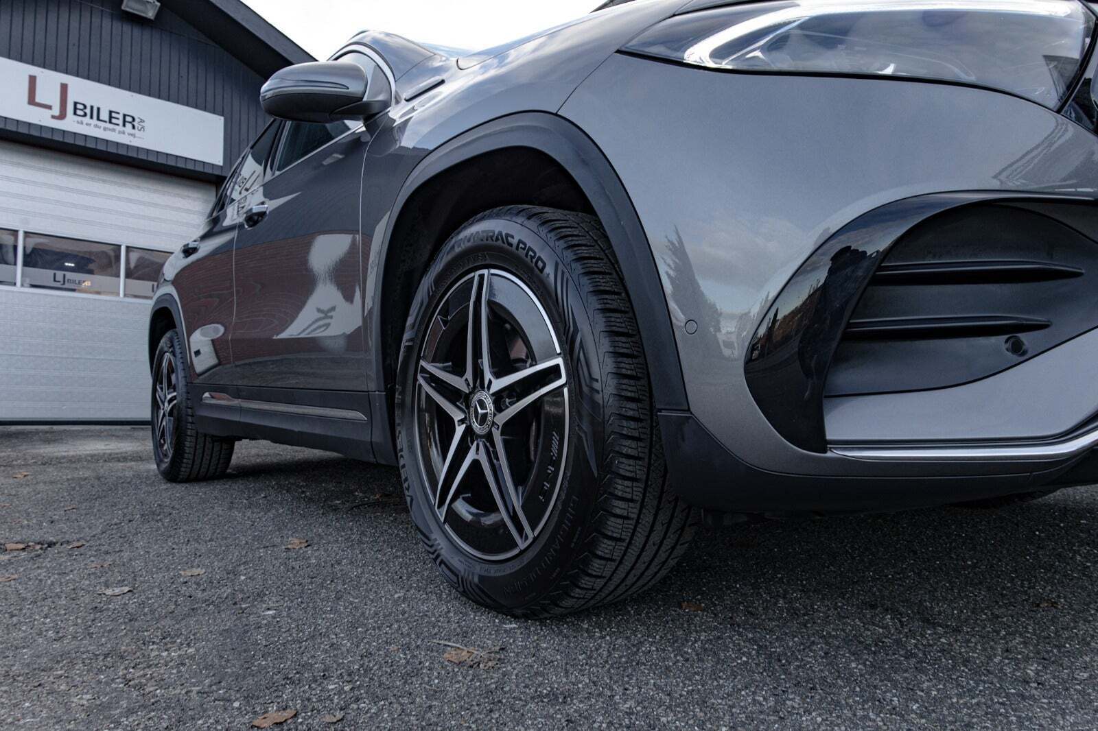 Grå Mercedes EQA250 fra 2022