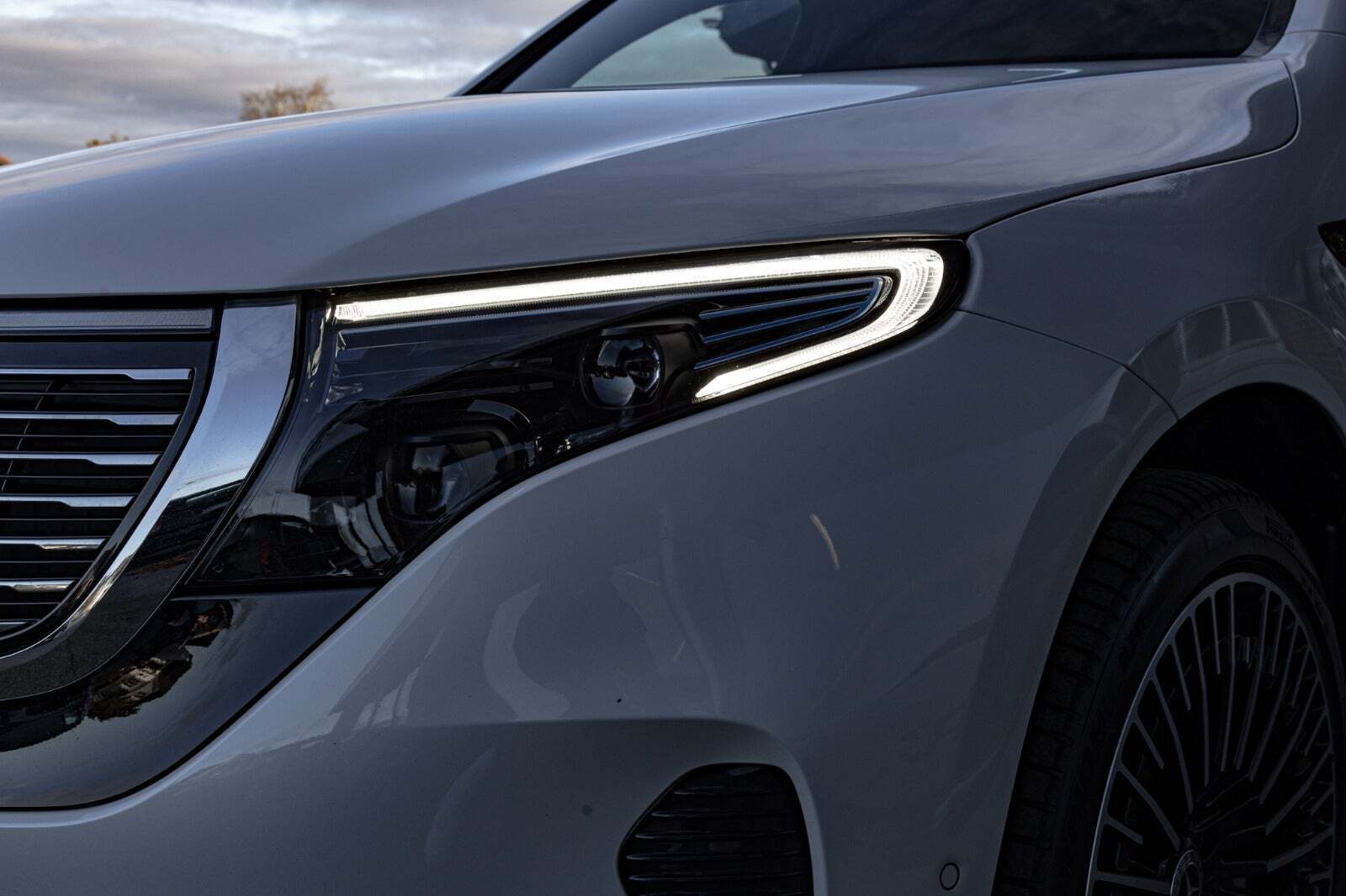 Hvid Mercedes EQC400 fra 2022