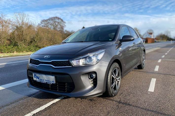 Grå Kia Rio fra 2019 set udefra