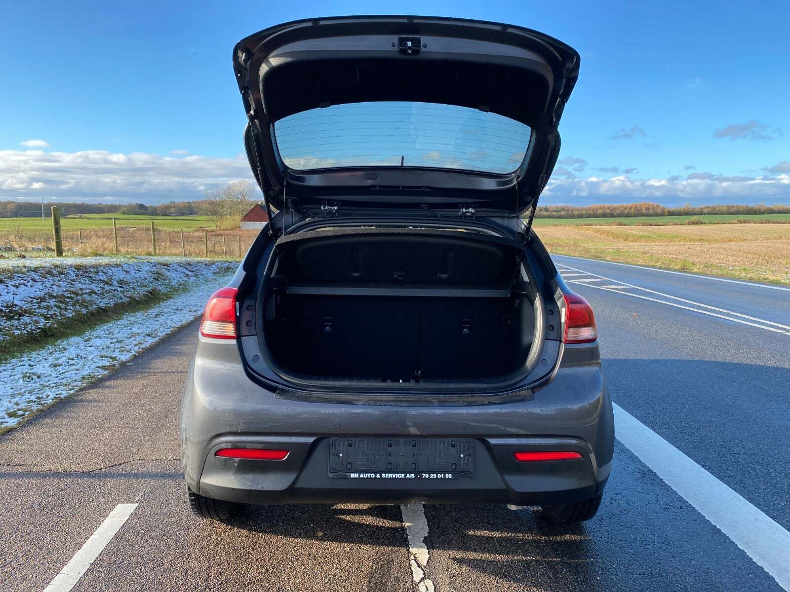 Grå Kia Rio fra 2019