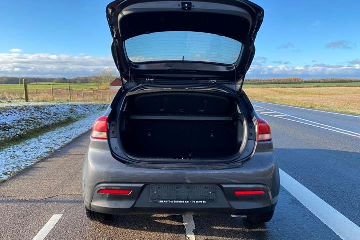 Grå Kia Rio fra 2019