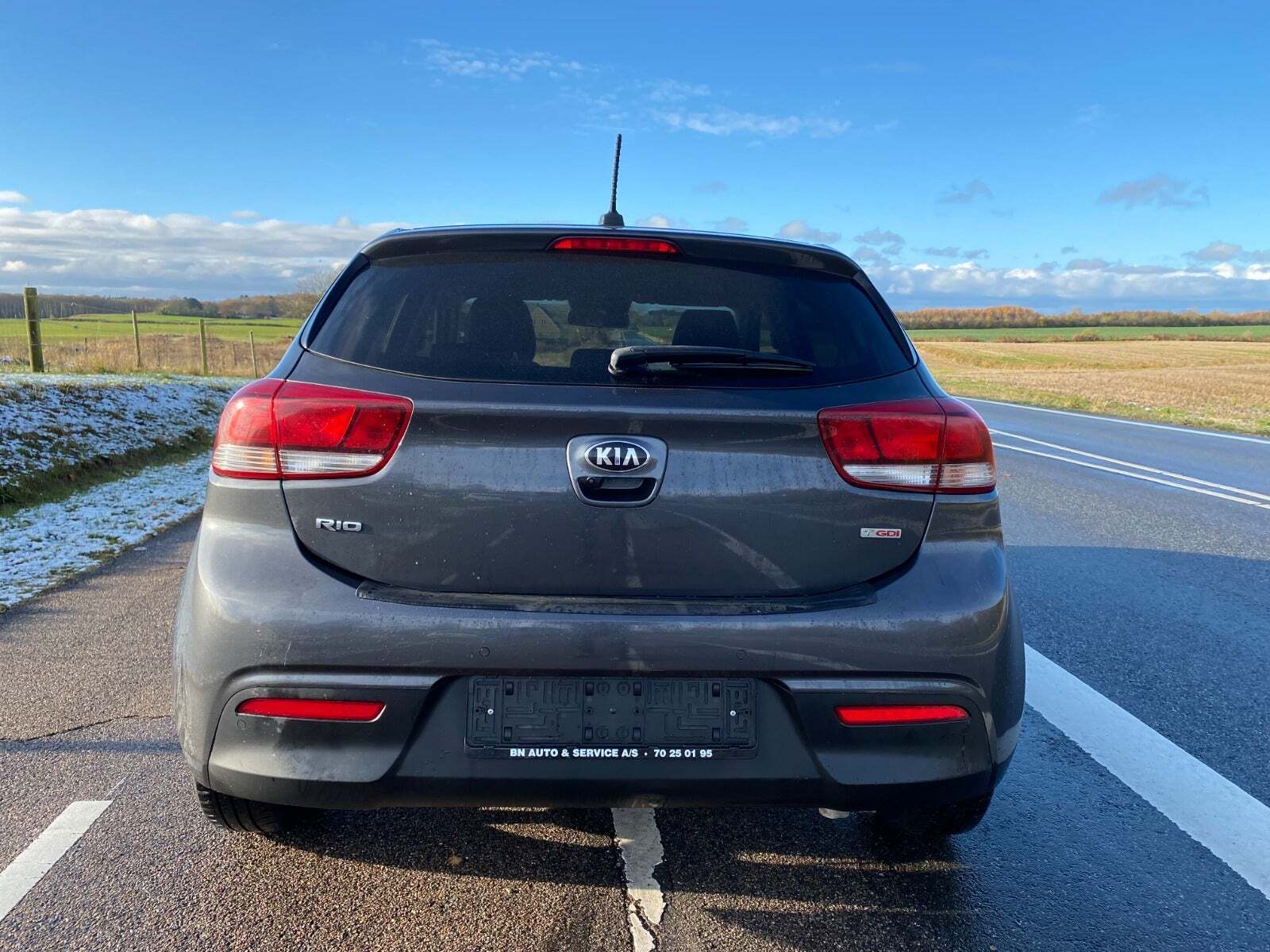 Grå Kia Rio fra 2019