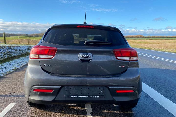 Grå Kia Rio fra 2019