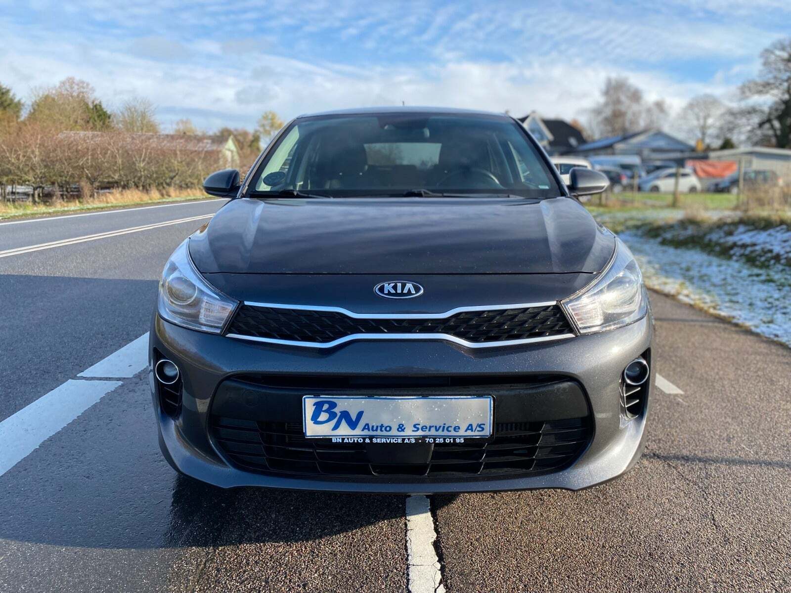 Grå Kia Rio fra 2019