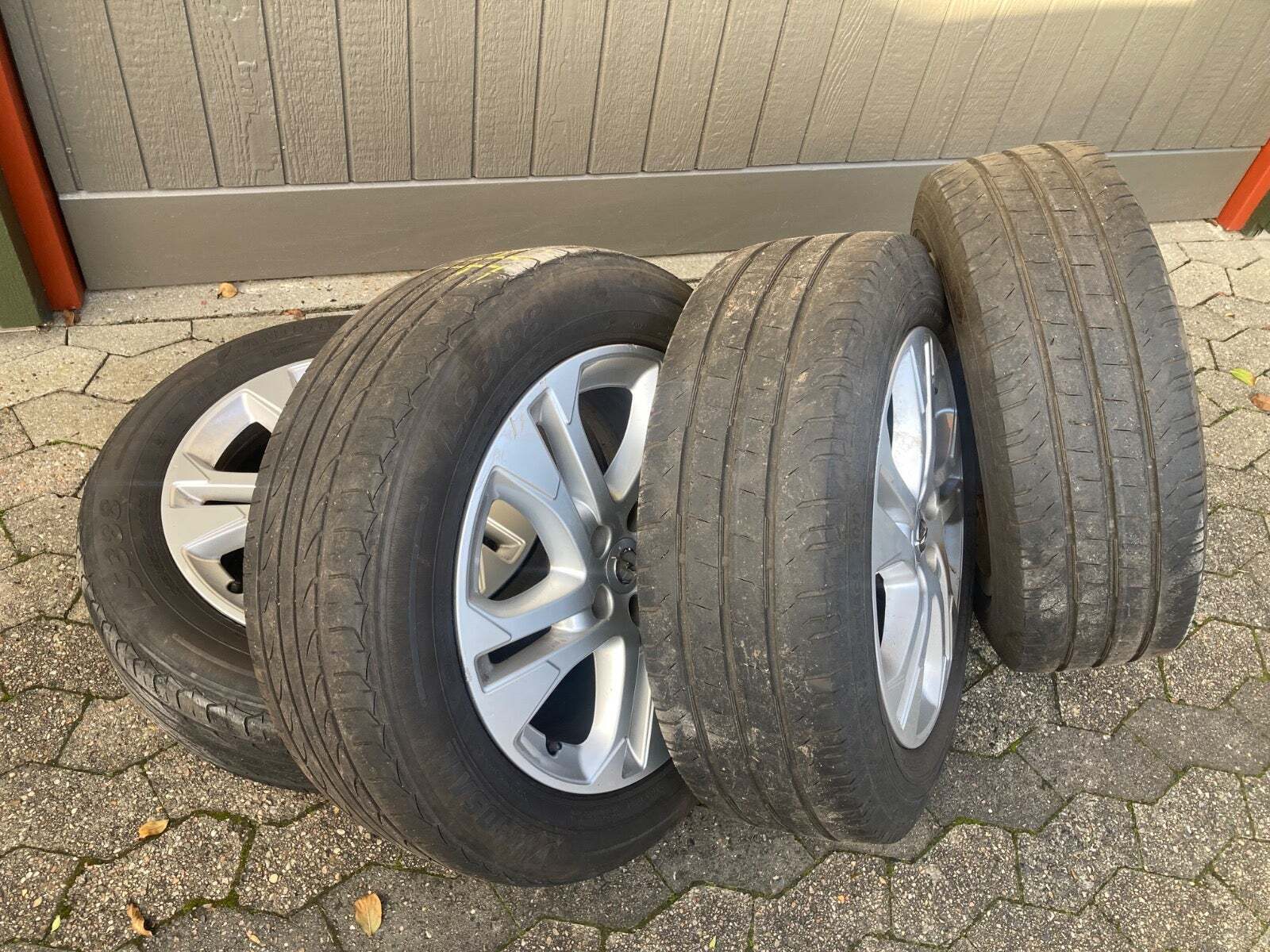 Hvid Opel Vivaro fra 2020