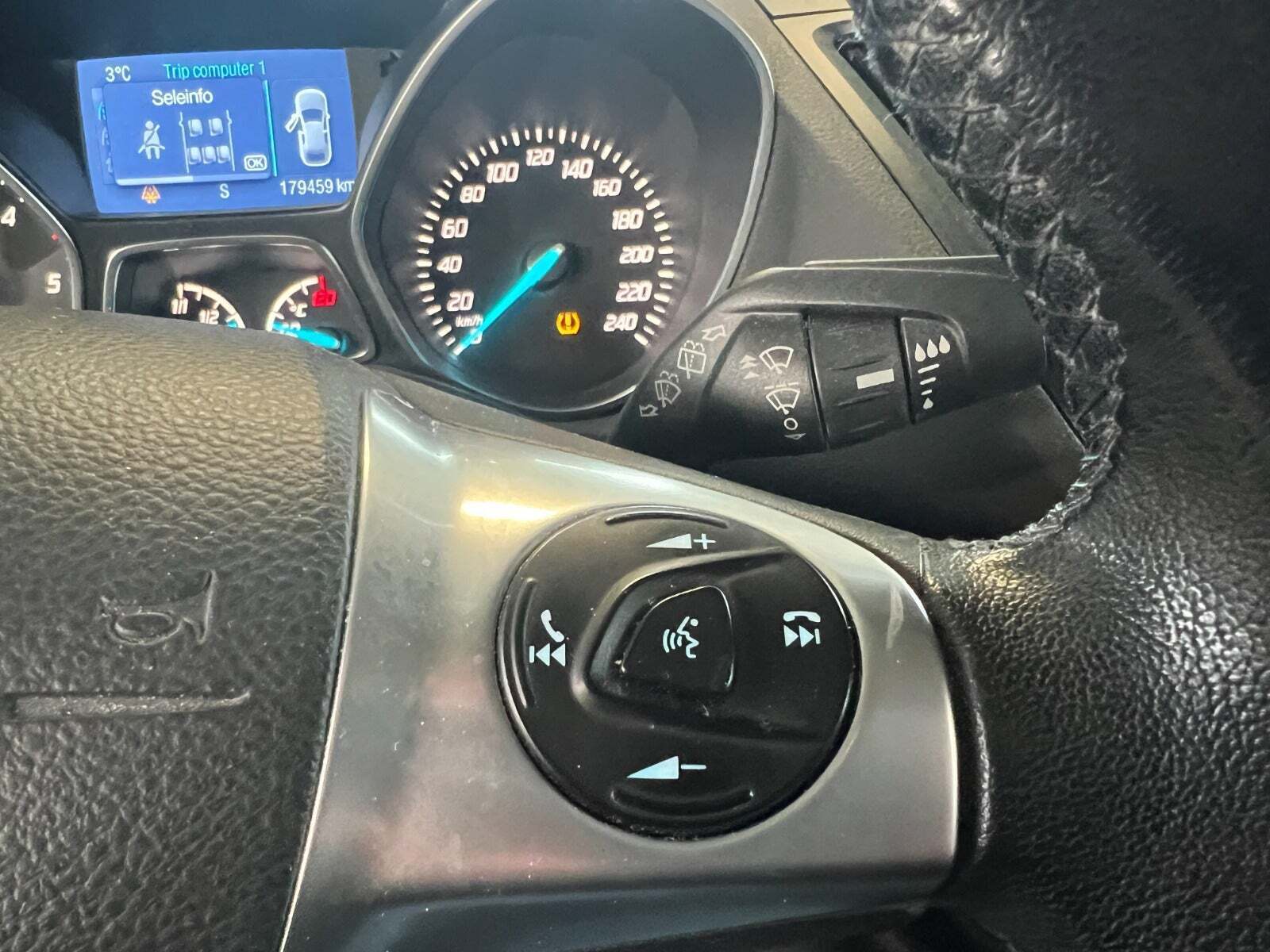 Grå Ford Kuga fra 2016