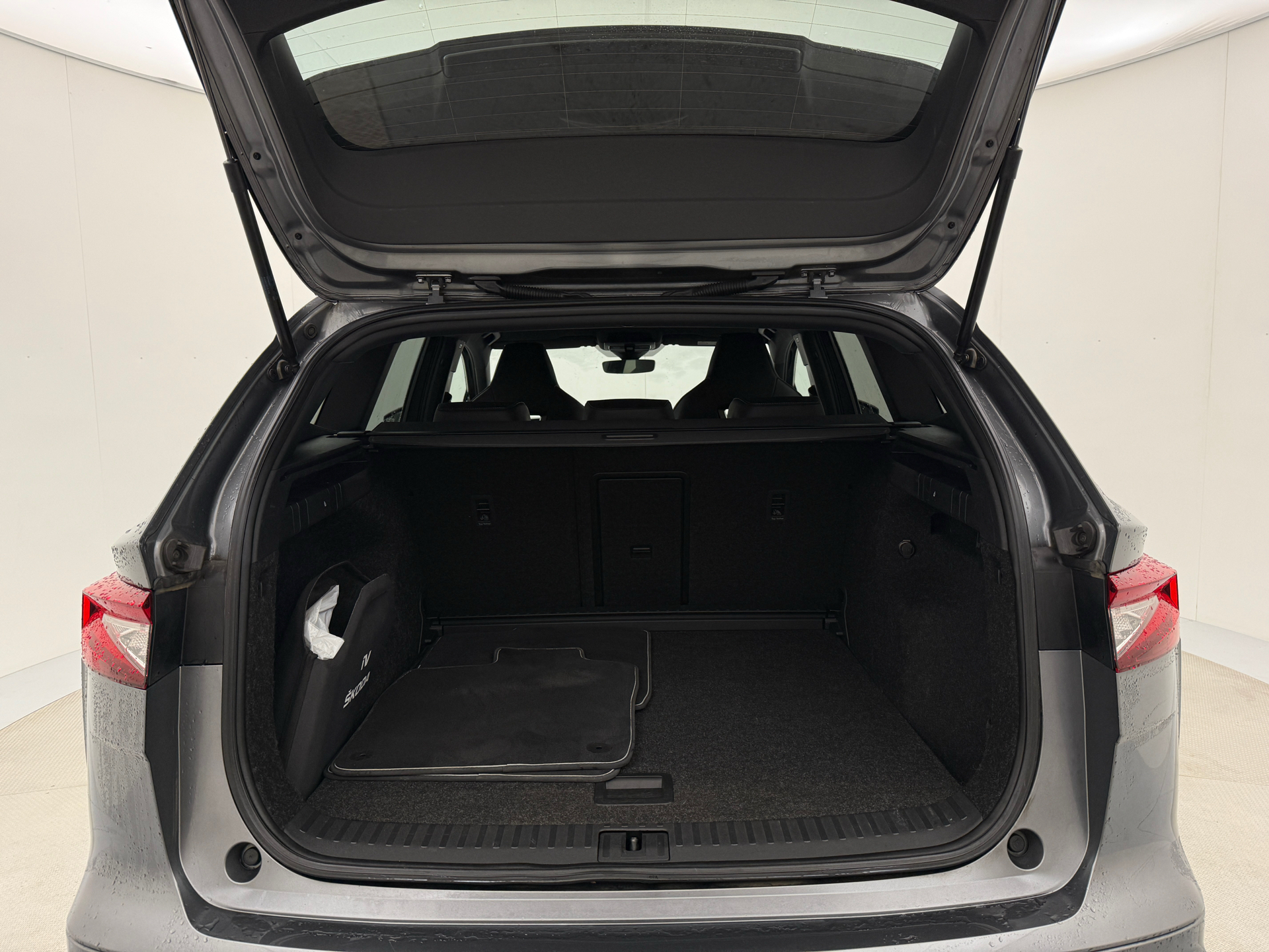 Grå Skoda Enyaq fra 2022