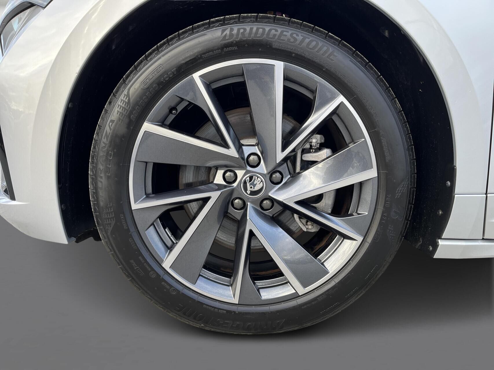 Sølv Skoda Enyaq fra 2024