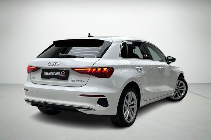 Hvid Audi A3 fra 2021