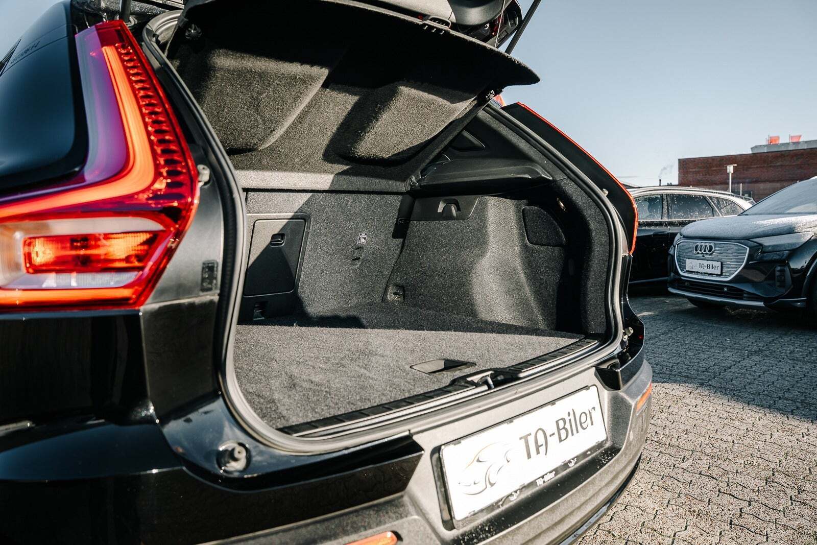 Sort Volvo XC40 fra 2023