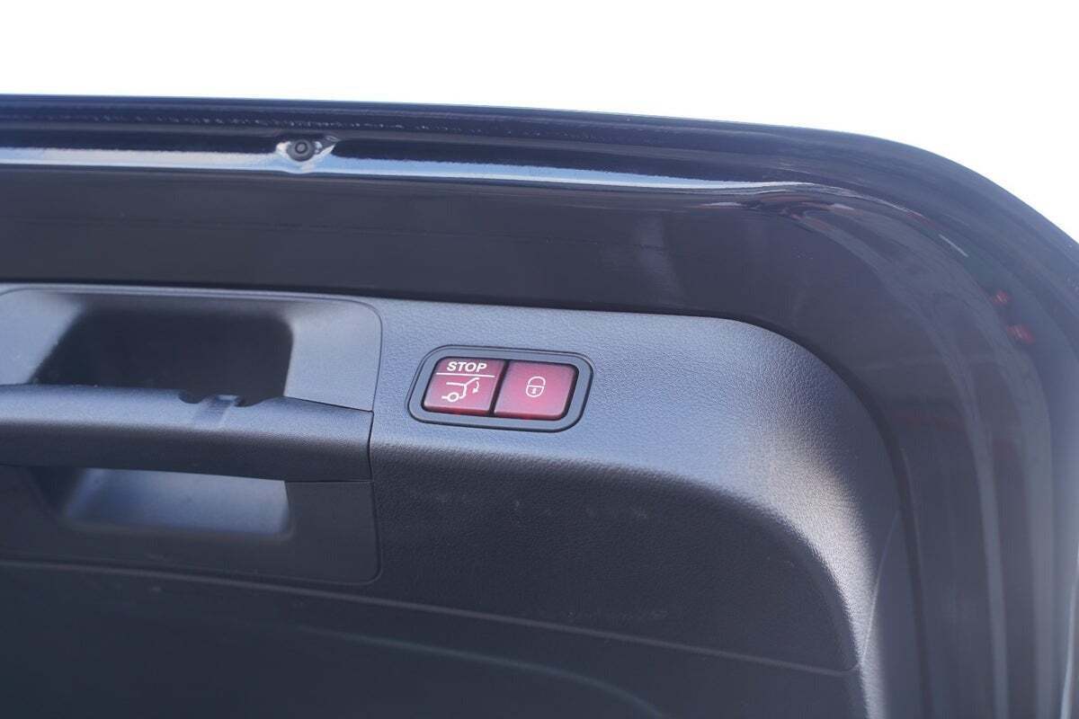 Sort Mercedes EQB250 fra 2023