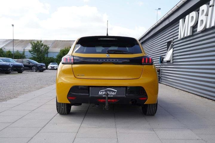 Gul Peugeot 208 fra 2022