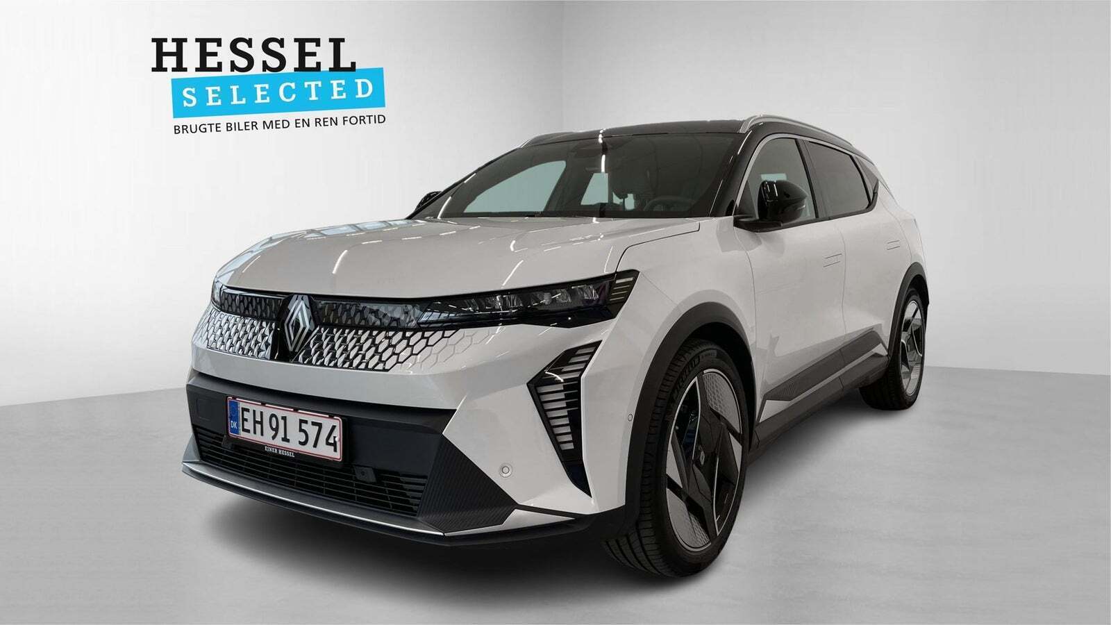 Hvid Renault Scenic E-Tech fra 2024 set udefra