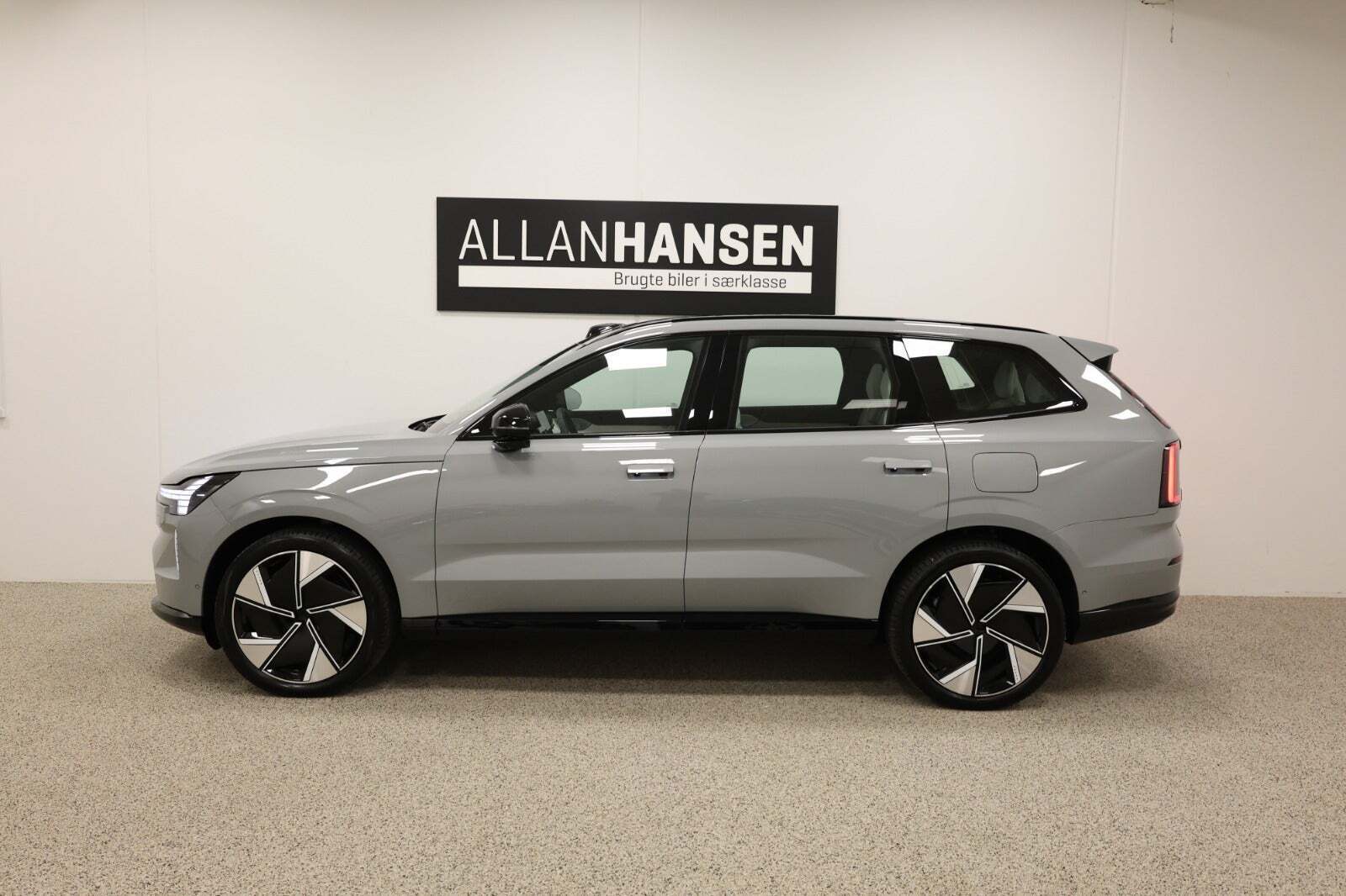 Grå Volvo EX90 fra 2025