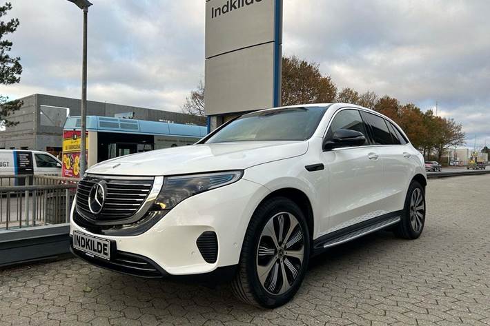 Hvid Mercedes EQC400 fra 2020 set udefra