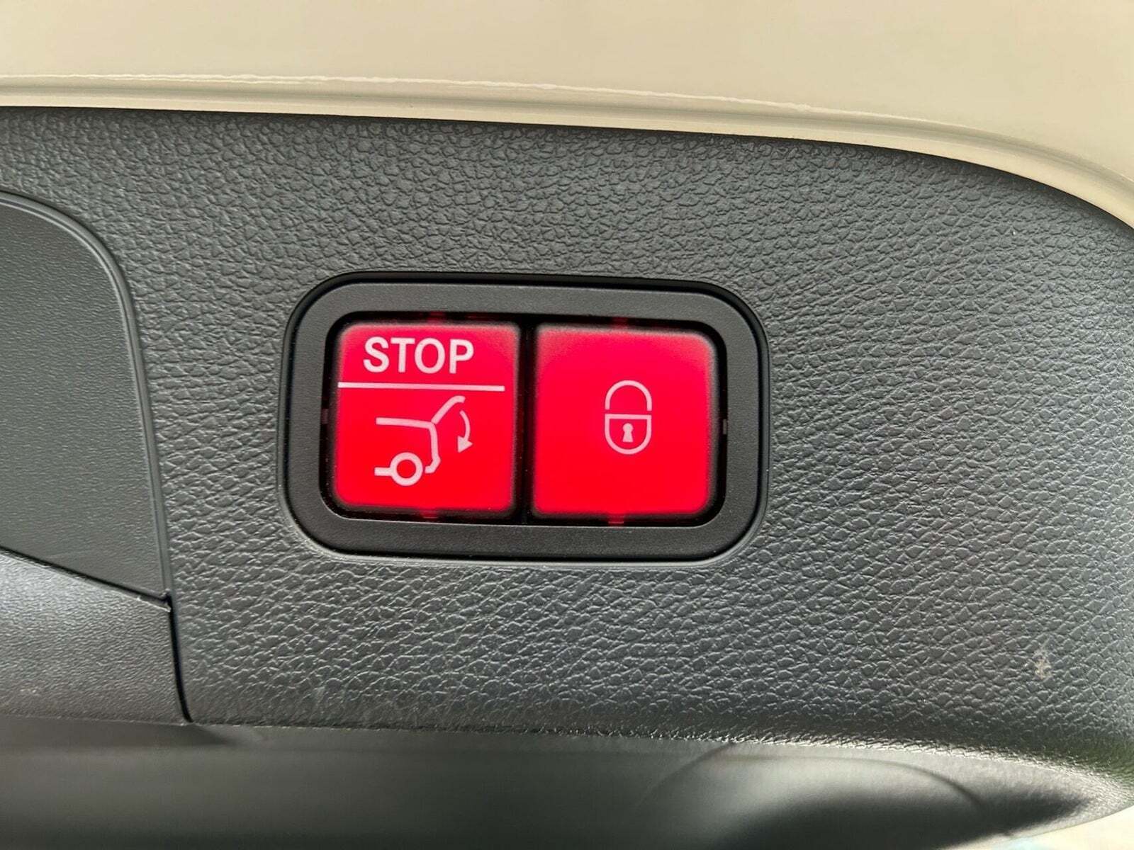 Hvid Mercedes EQC400 fra 2020