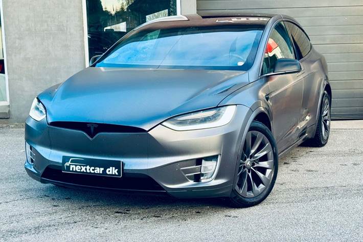 Sort Tesla Model X fra 2019 set udefra