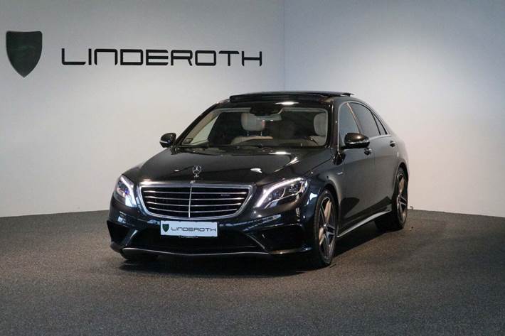 Grå Mercedes S63 fra 2015 set udefra
