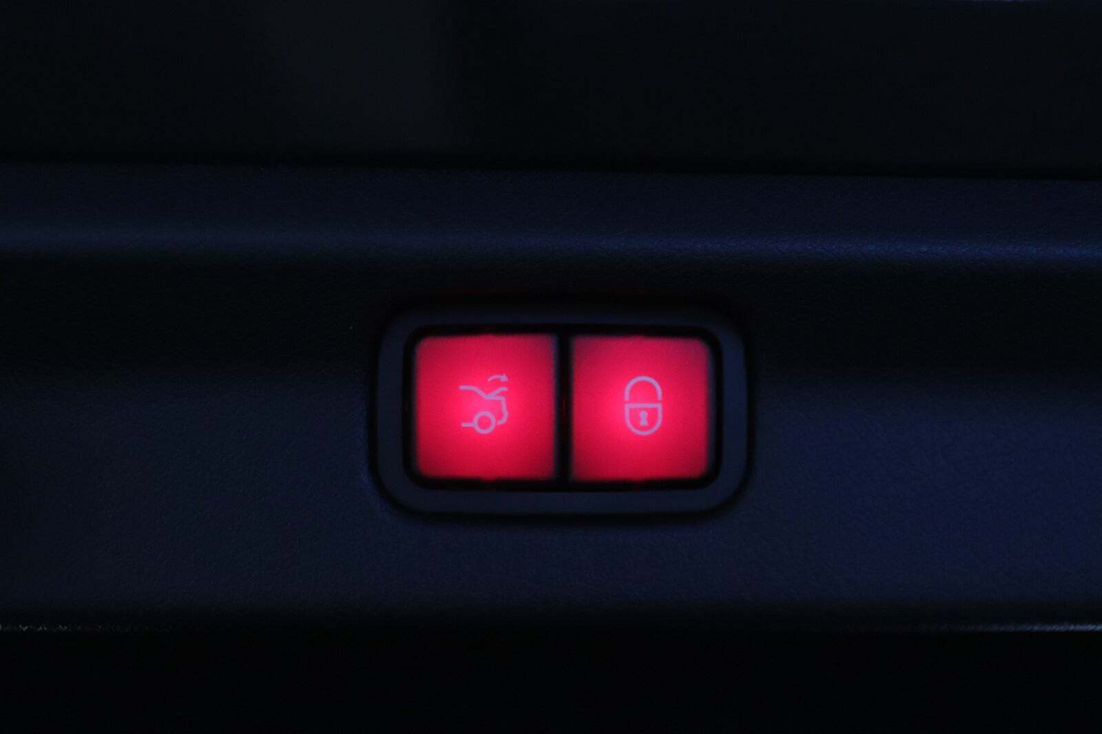 Grå Mercedes EQE300 fra 2024