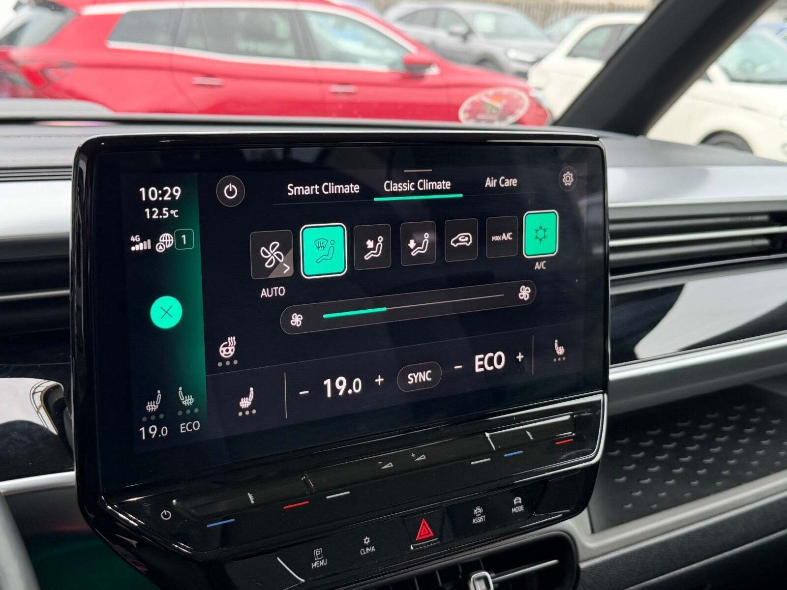 Grøn VW ID.Buzz fra 2024