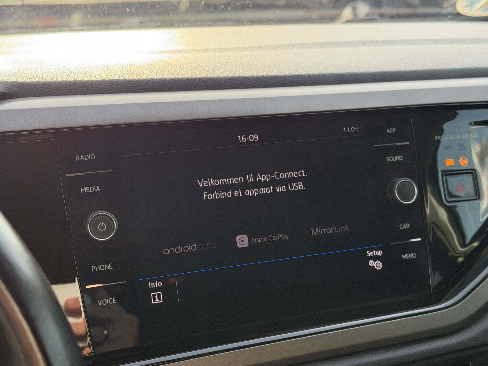 Grå VW Polo fra 2020