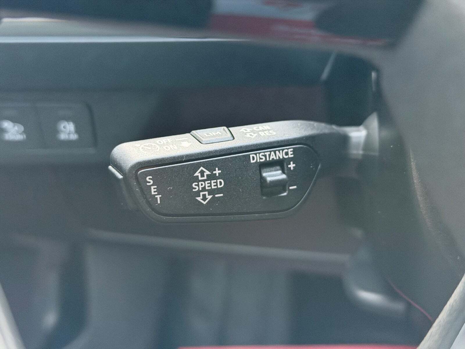 Blå Audi Q4 e-tron fra 2022