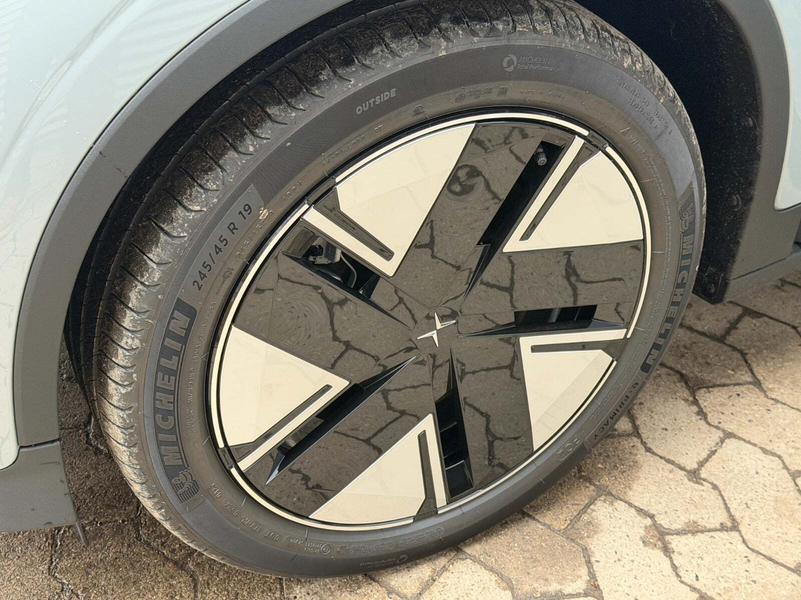 Sølv Polestar 2 fra 2025