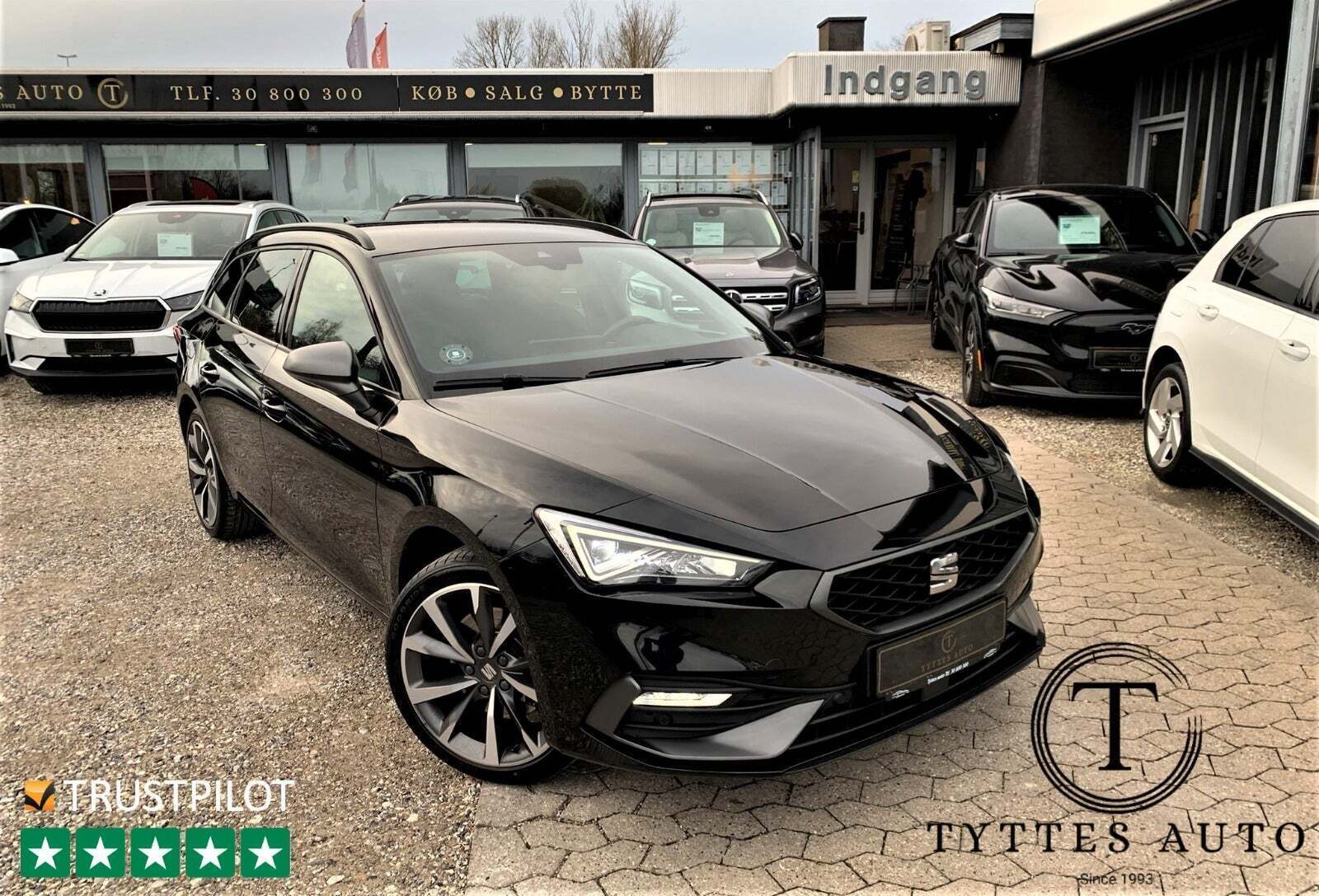 Sort Seat Leon fra 2021 set udefra