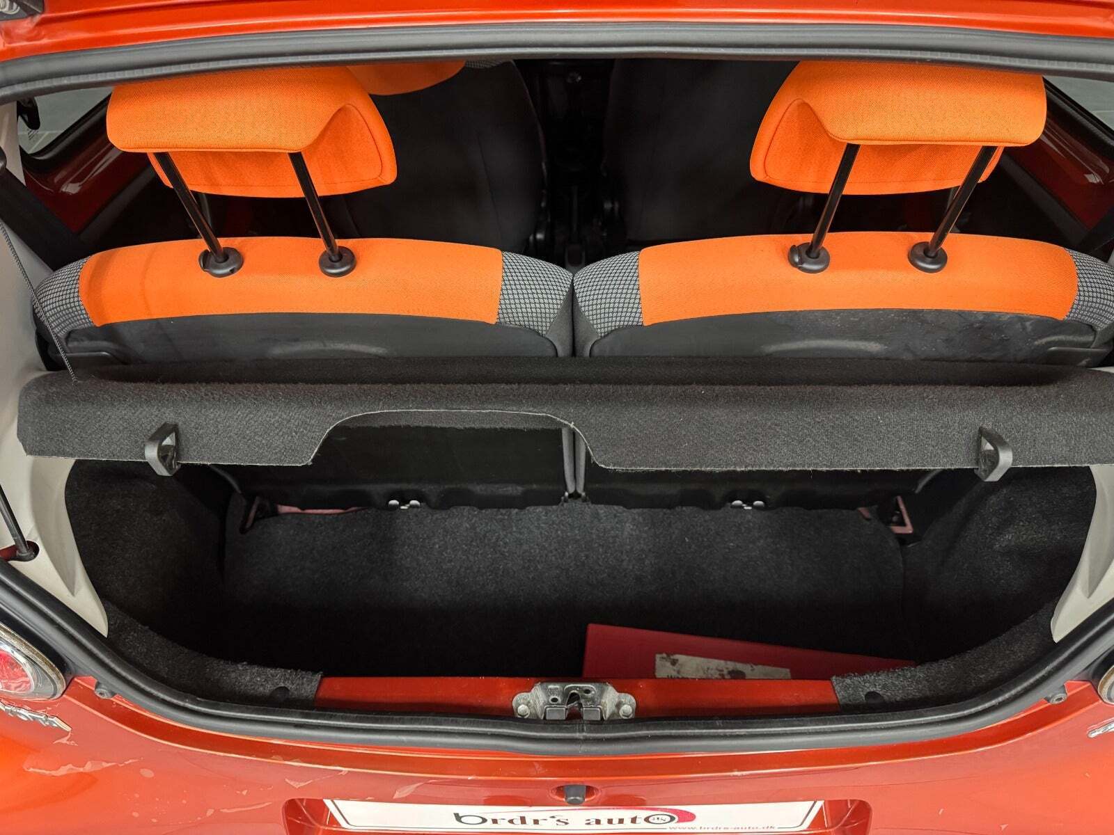 Orange Toyota Aygo fra 2012