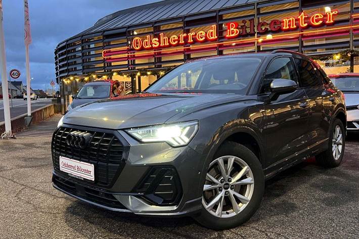 Grå Audi Q3 fra 2023 set udefra