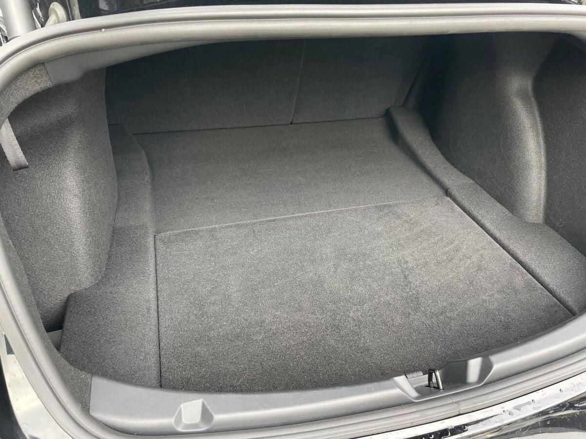 Sort Tesla Model 3 fra 2023