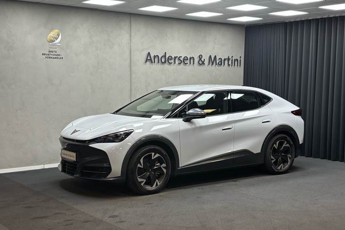 Hvid Cupra Tavascan fra 2025 set udefra