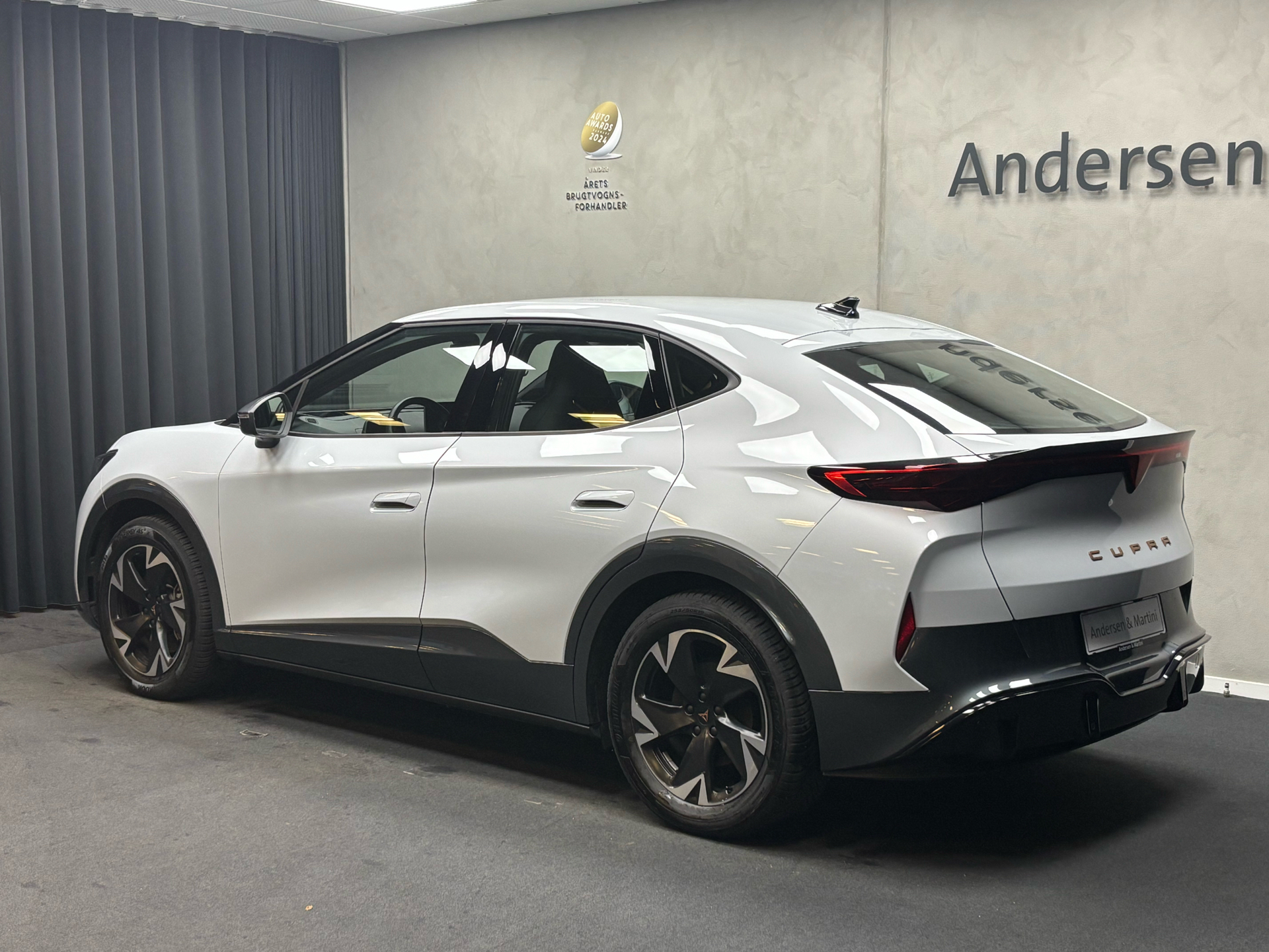 Hvid Cupra Tavascan fra 2025