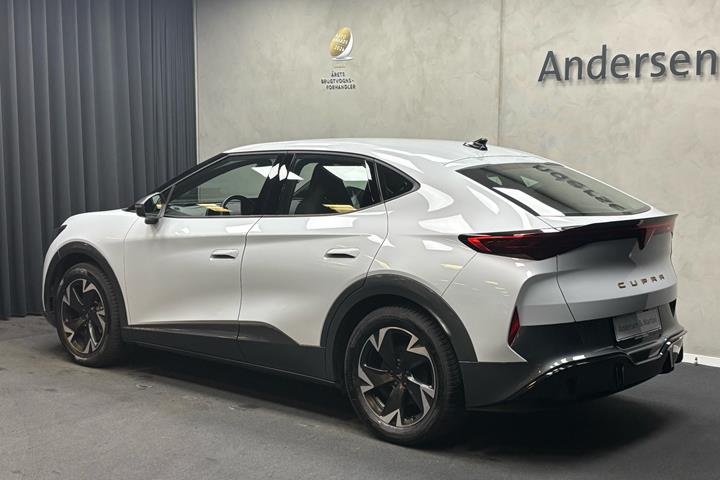 Hvid Cupra Tavascan fra 2025